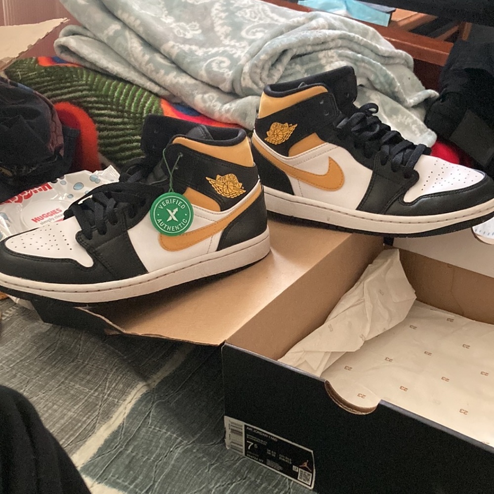 AJ1 MIDS